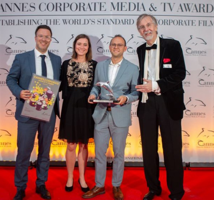 Dentsply Sirona trionfa ai Cannes Corporate Media & TV Awards aggiudicandosi il Trofeo Delfino d’argento per il toccante documentario dedicato alla cura delle labiopalatoschisi